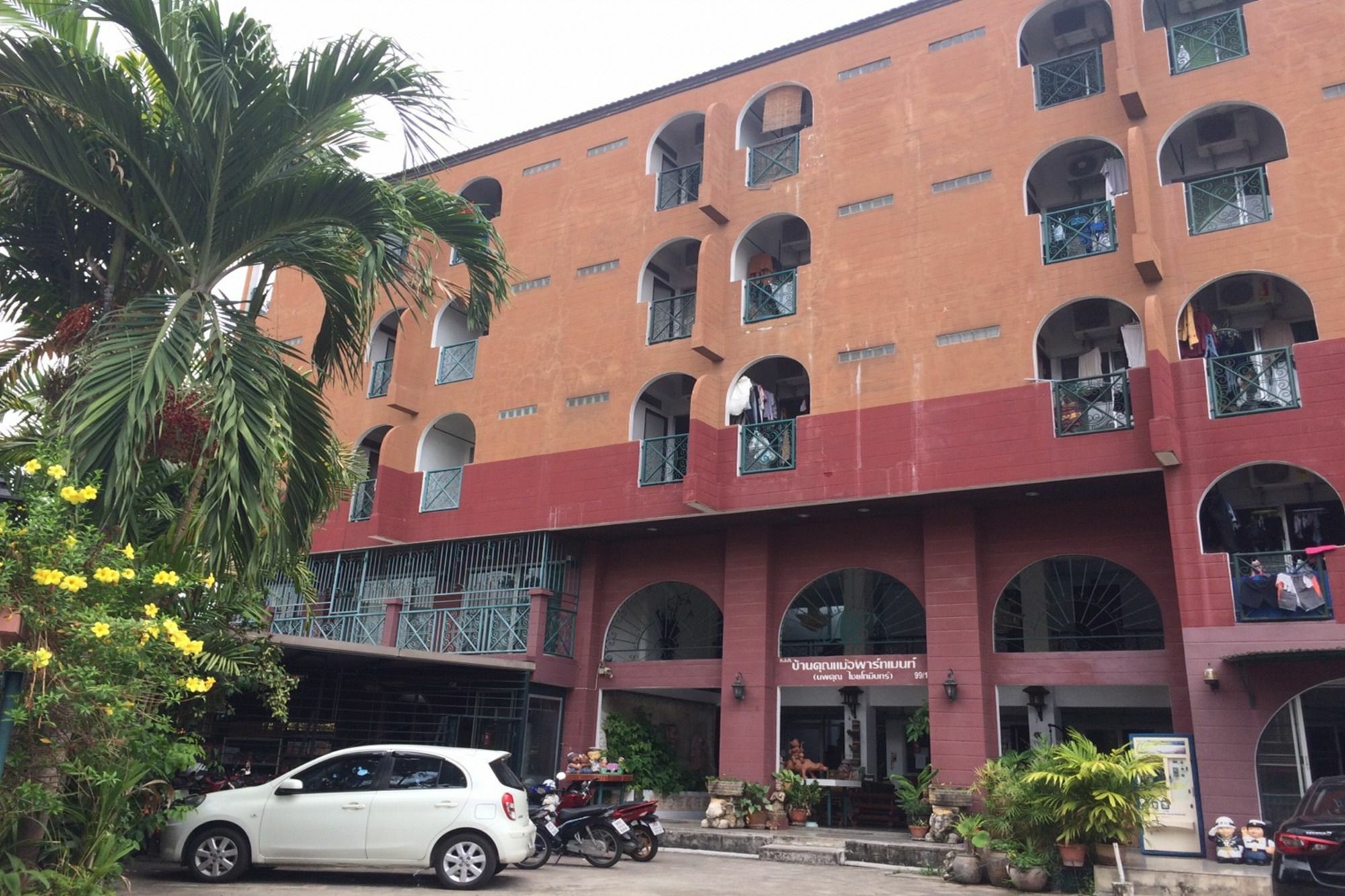 Baan Khun Mae Apartment Bangkok Dış mekan fotoğraf